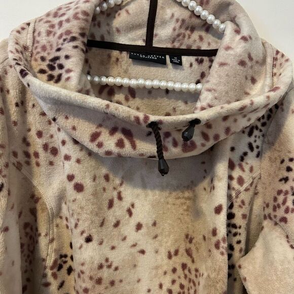 Susan Graver Weekend Size 1X Animal Print Fleece Pocket Front Sweater cowl neck - Picture 5 of 10